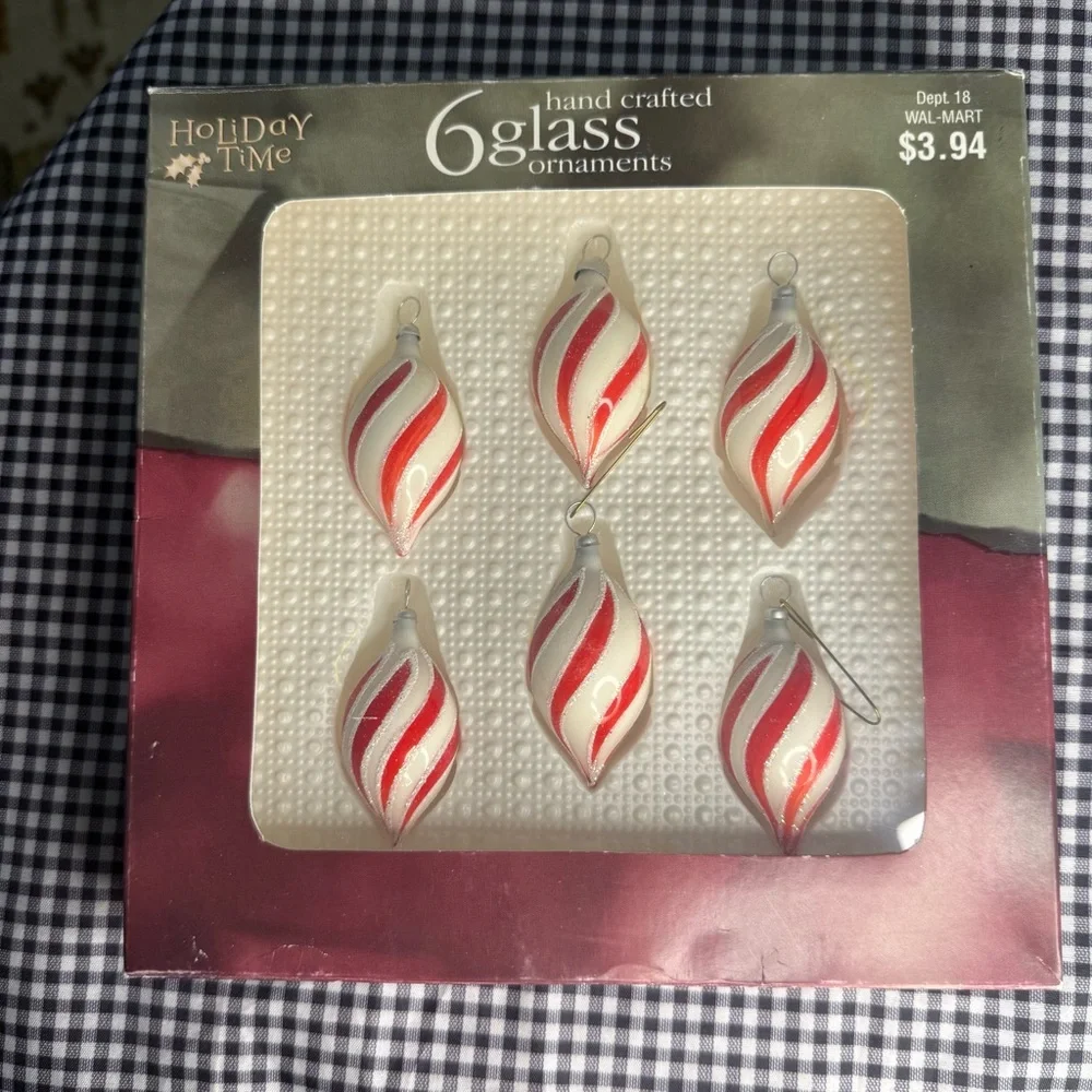 Vtg Christmas Time Red and White Swirl Glass Ornaments - Picture 3 of 5